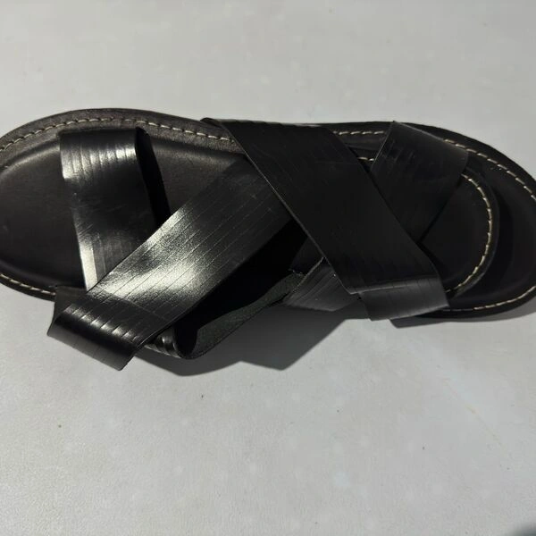 Black Leather Cross-Strap Flat Slip on Palm for Everyday Comfort